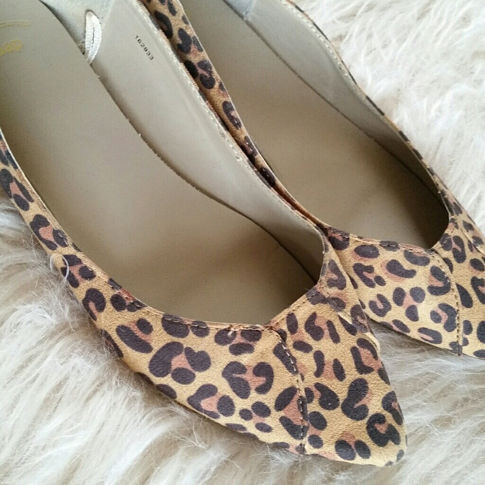 🆕🎉LEOPARD PRINT FLATS🎉🆕 - Picture 7 of 8